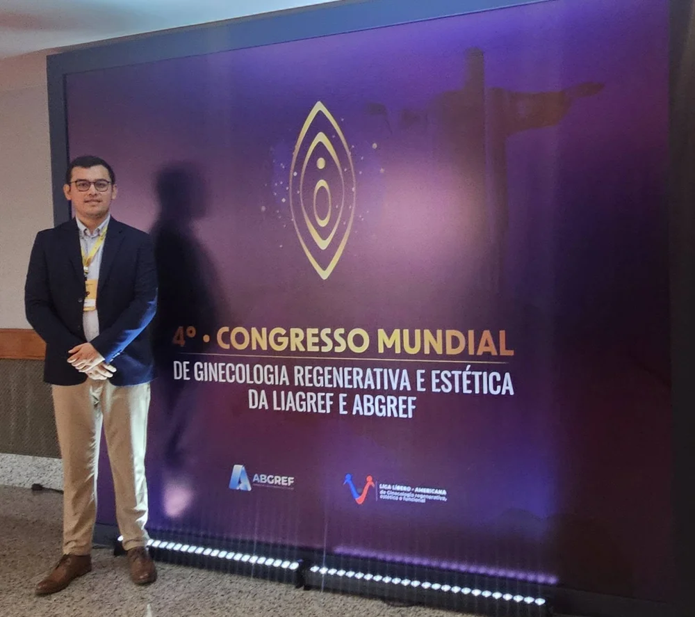 Dr. David Estela en el 4.º Congreso Mundial de Ginecología Regenerativa y Estética, Brasil